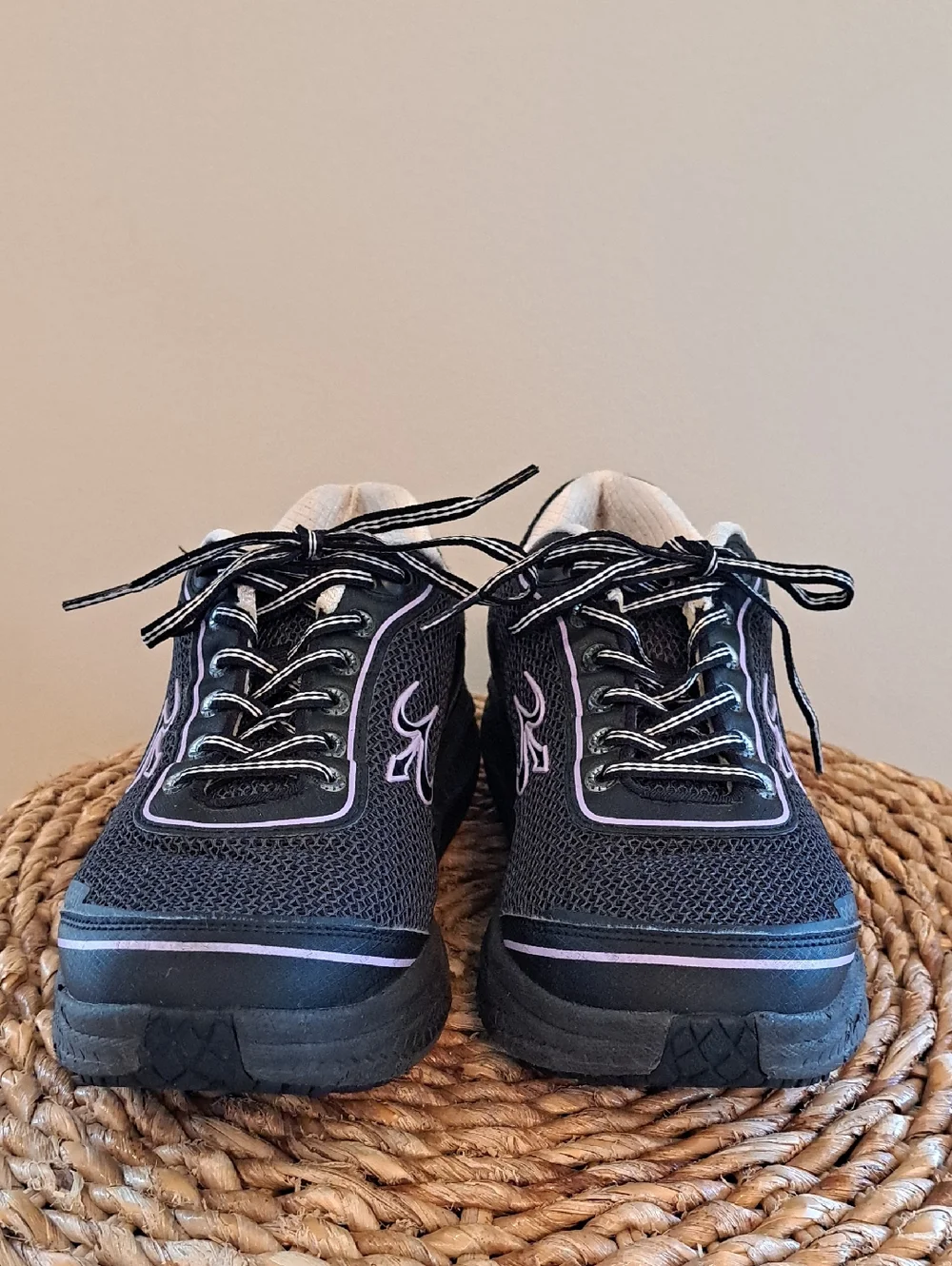 GDEFY Womens Gravity Defyer Black Knit Walking/Orthopedic Sneakers 8